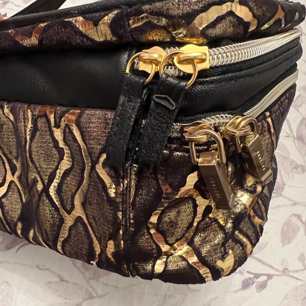 Kestrel Make Up Bag - Picture 2 of 11